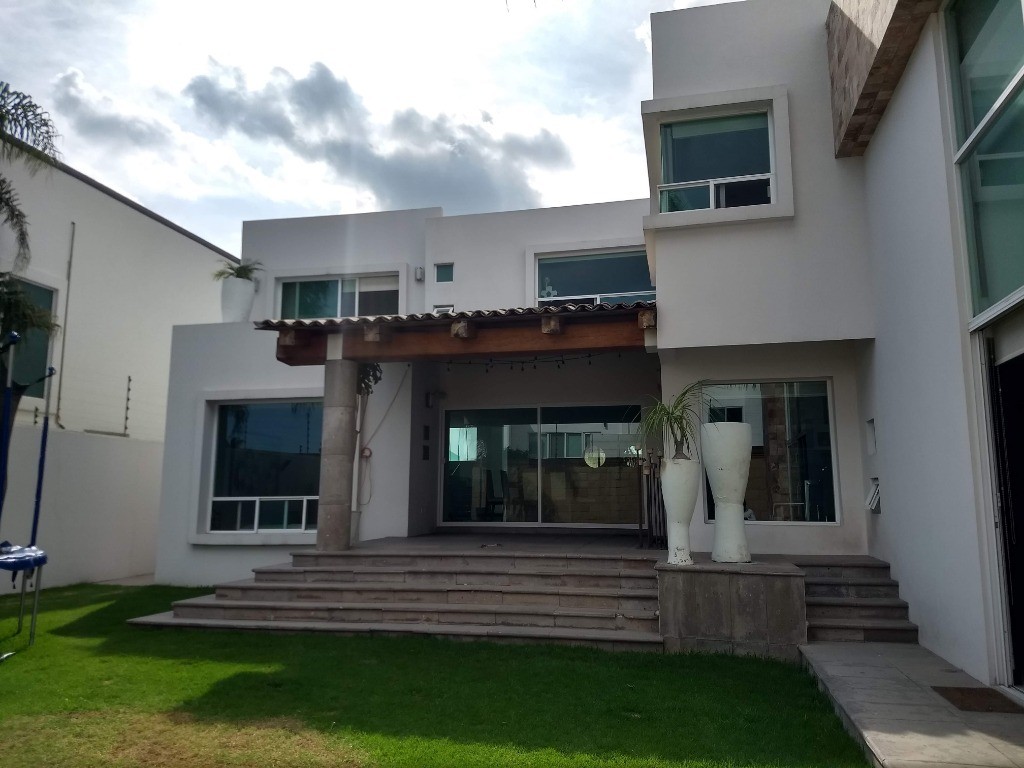 Residential For Sale, Single Family Home Casa en Venta en Residencial